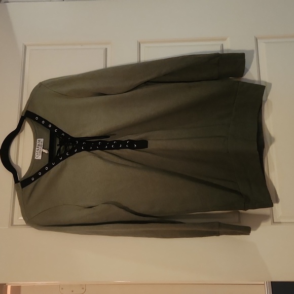 💥2/$25💥 Cut & Paste Longsleeve Green Ombre Sweater - Picture 3 of 12